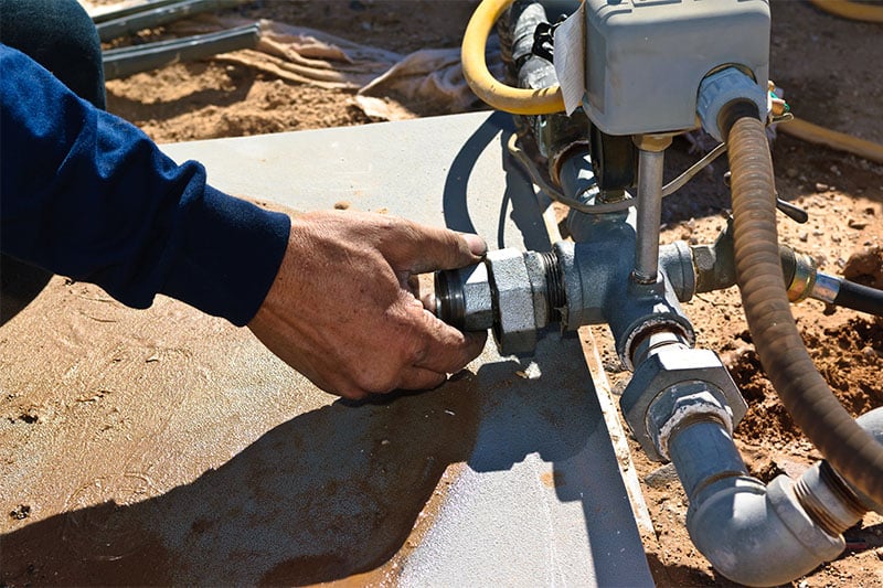 Installation av brunnspump och vattenpump i brunn med rörkoppling och trycksystem